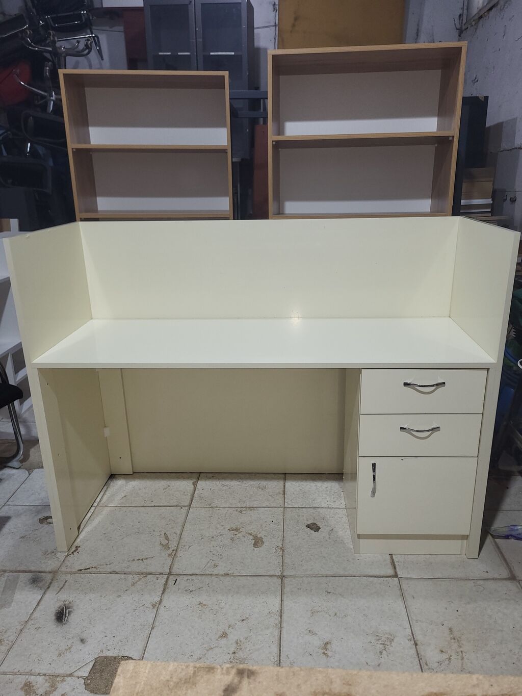 Ofis üçün resepsiyon/administrator masası - Rəng: açıq krem/ivory — Ofis mebeli, Bakı (4)