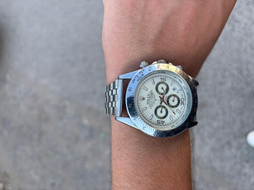 Rolex qol saatı — Şəxsi əşyalar, Bakı