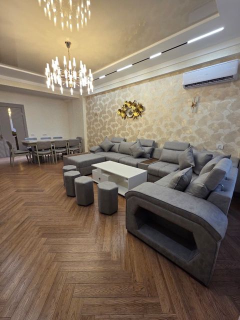 İcarəyə verilir 4 otaqlı yeni tikili 245 m² — Bakı