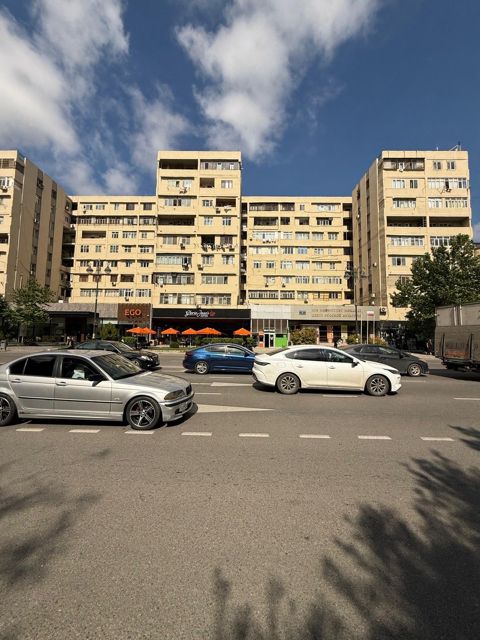 Satılır 2 otaqlı köhnə tikili 65 m² — Bakı