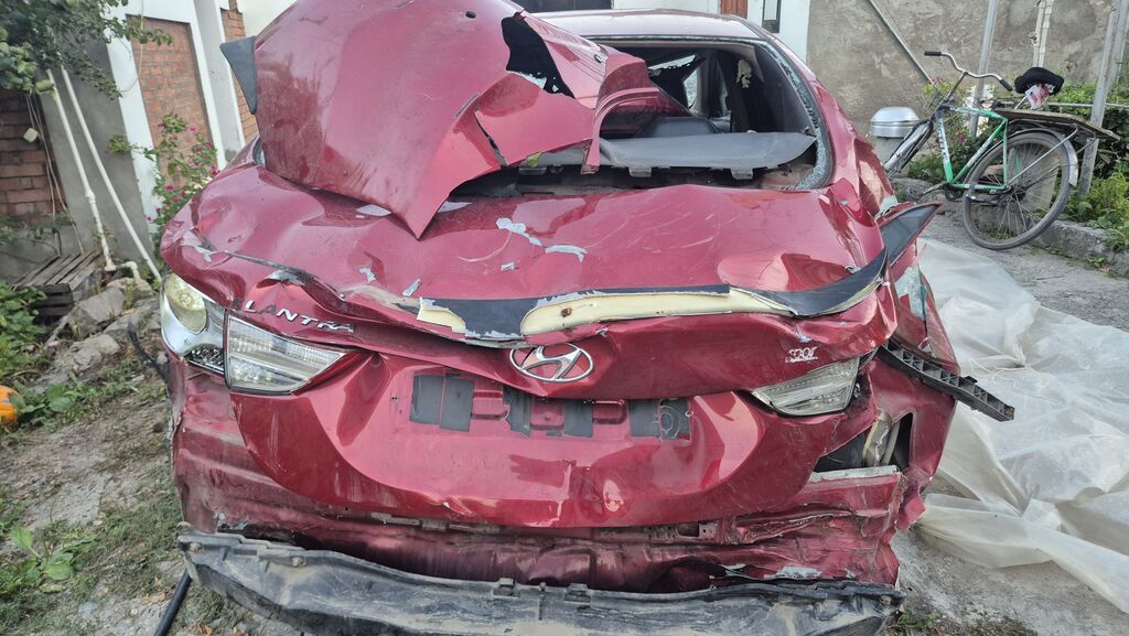 Hyundai Elantra (qırmızı) – ehtiyat hissələri üçün Avtomobildən — Digər, Xudat (8)