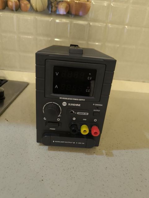 Sunshıne P-3005DA – tənzimlənən DC laboratoriya güc mənbəyi — Bakı