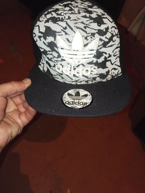 Adidas Originals snapback papaq - Model: Adidas Originals Trefoil — Baş geyimləri