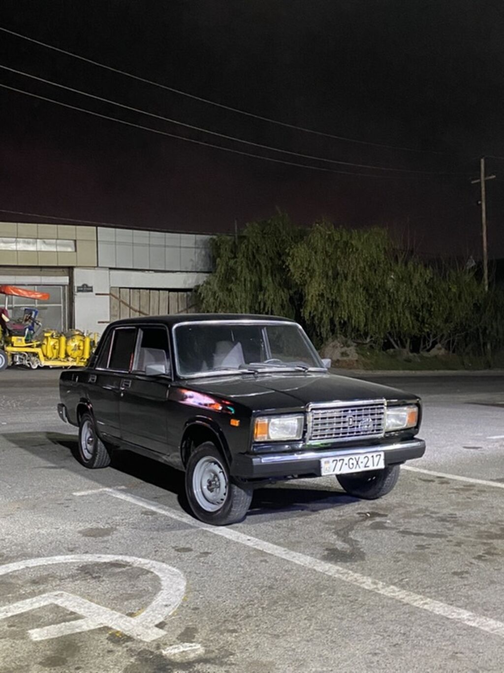 VAZ 2107, qara rəng, sedan kuzov. Texniki xüsusiyyətlər: - Benzin 77-GX-217 — Avtomobillər, Bakı