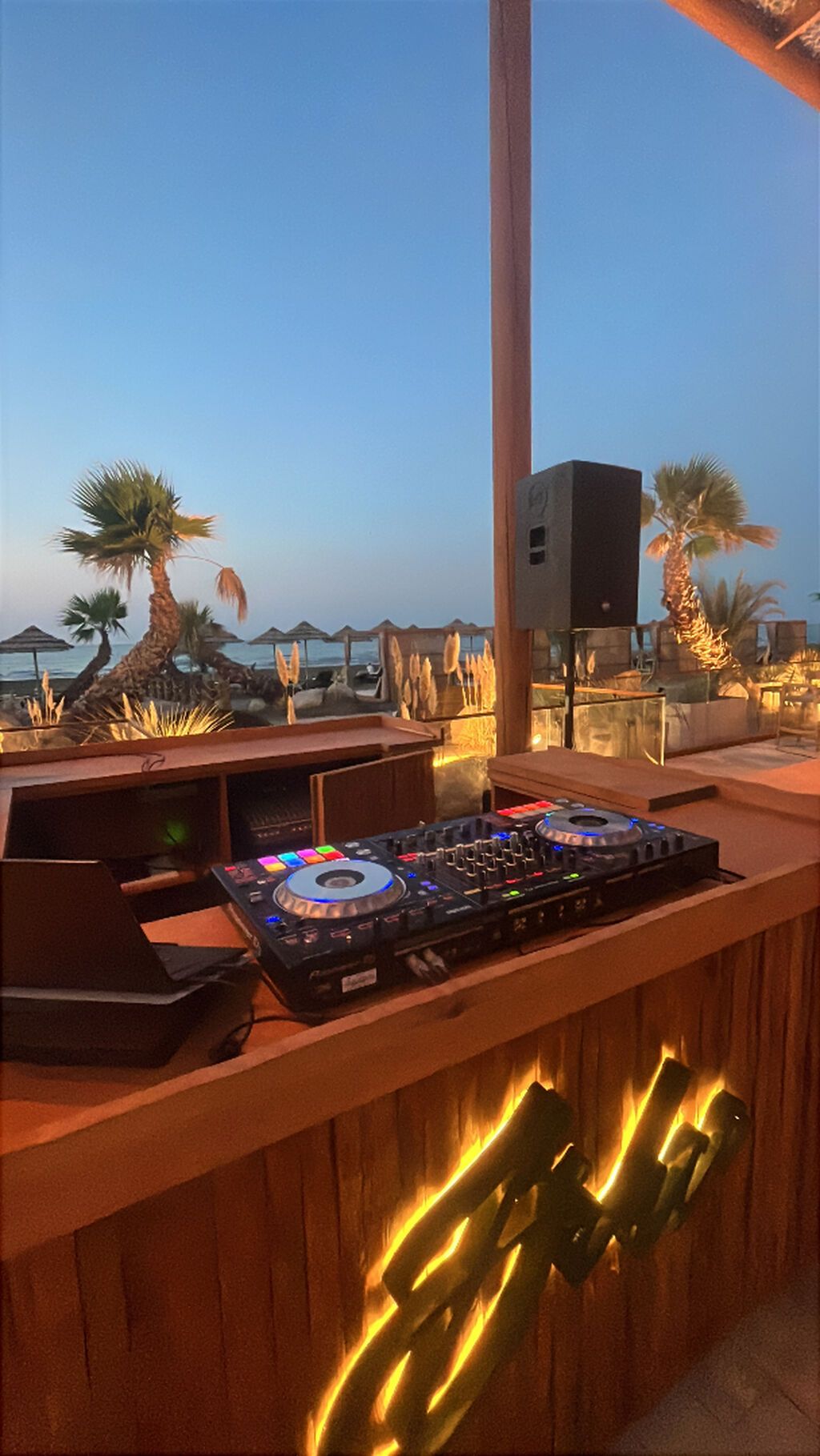 Pioneer DJ DDJ‑SZ2 DJ kontroleri satılır. Əsas xüsusiyyətlər: - 4 — Studiya və konsert üçün, Bakı (2)