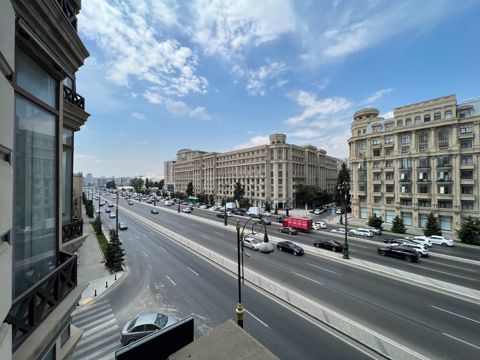7-otaqlı yeni tikili, Heydər Əliyev pr., 275 m² — Bakı