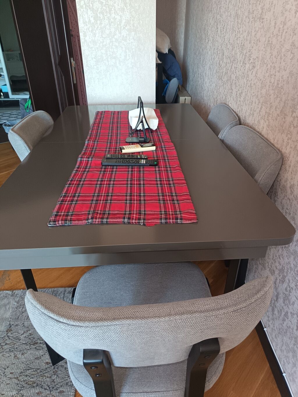 Yemək masası və 6 ədəd stul dəsti. Çoox olduğu üçün ucuz — Masalar və stullar, Bakı (7)