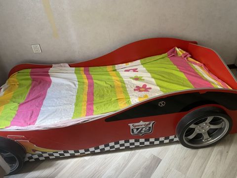 Uşaq otağı üçün “Racing/V8” mövzusunda mebel dəsti Tərkib: - Maşın — Masazır