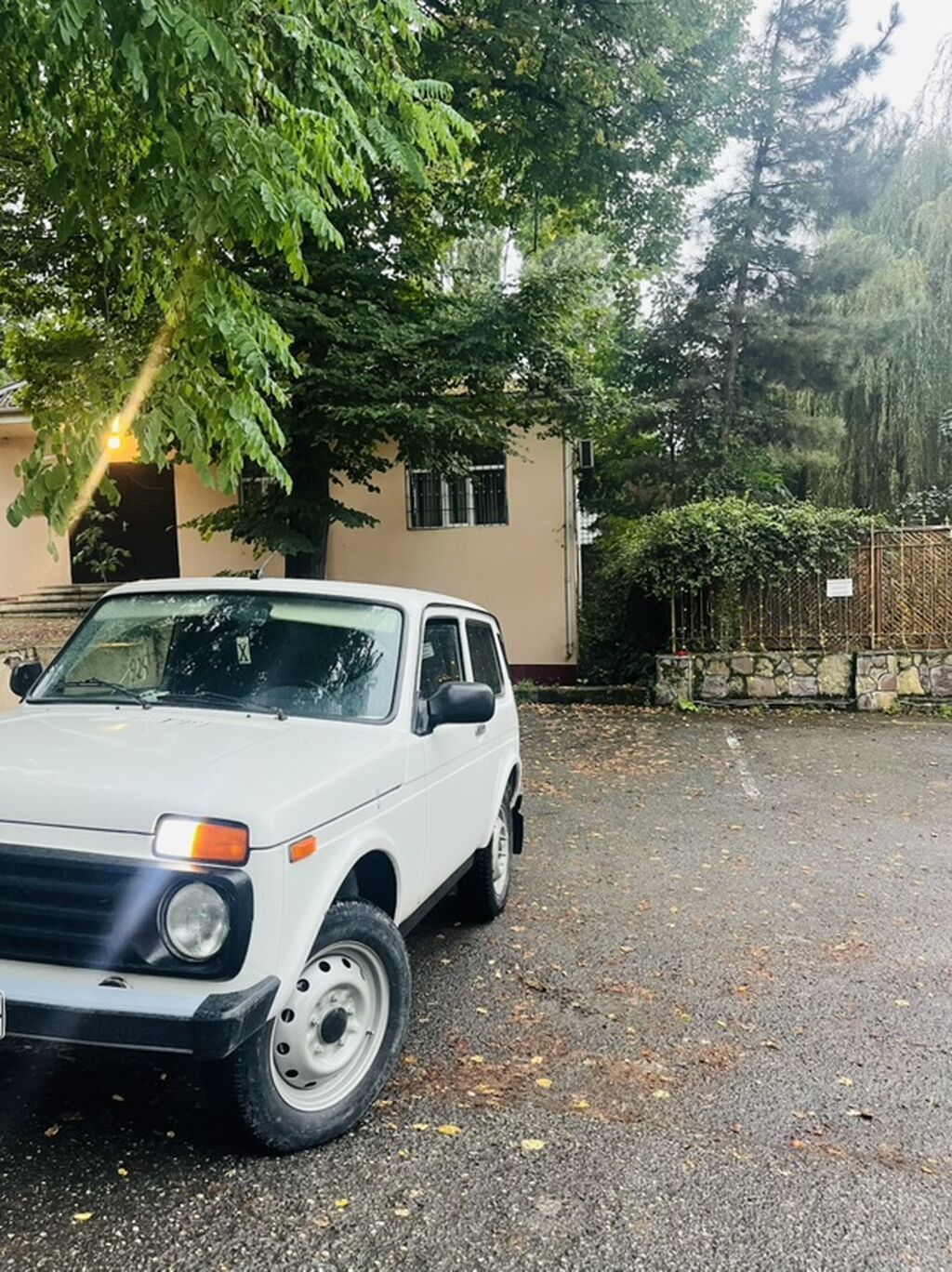 Lada Niva (VAZ 2121) 3 qapı, ağ rəng, tam ötürücülü off-road SUV — Avtomobillər, Quba (7)