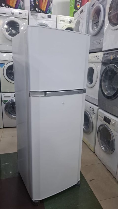 Sharp iki qapılı soyuducu - Yuxarıda dondurucu bölmə, aşağıda — Bakı