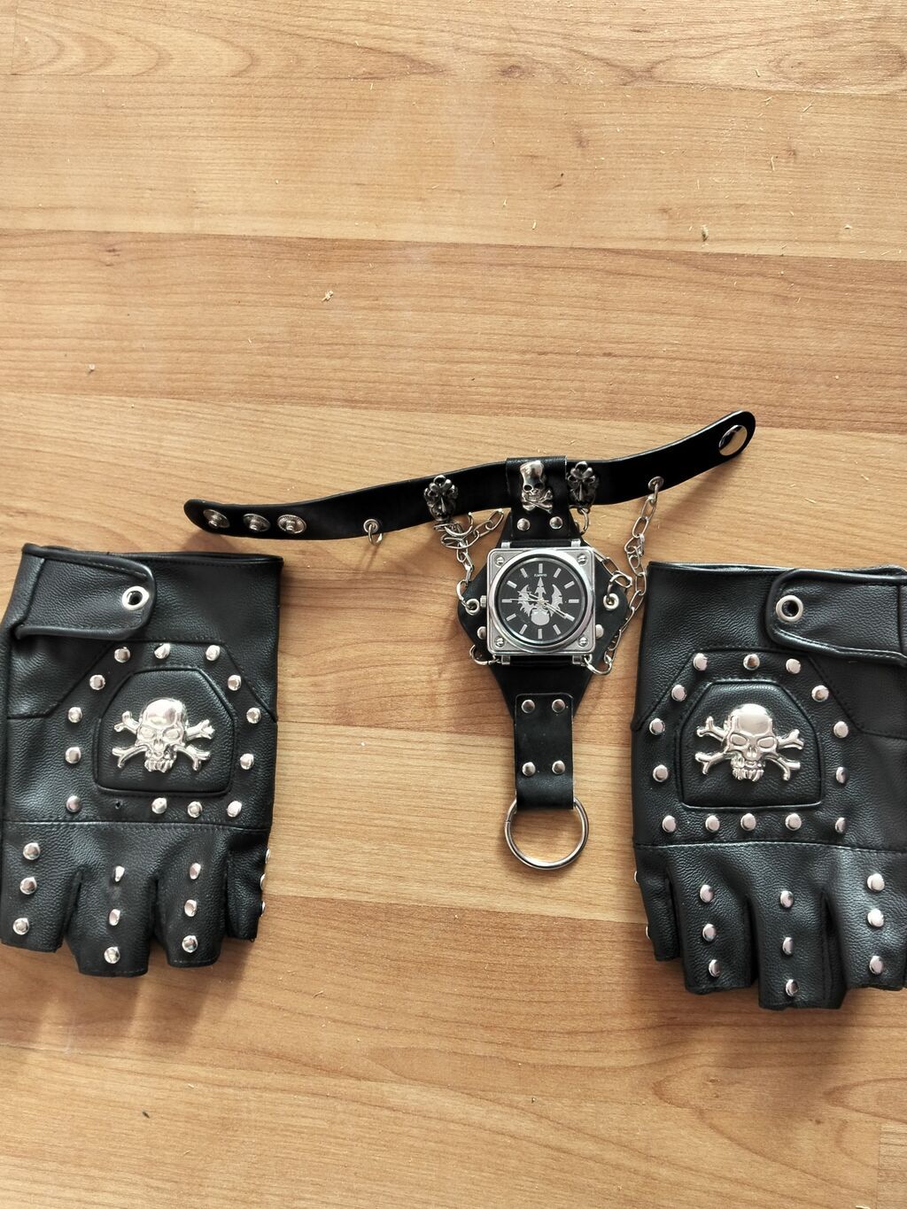 Gotik/rok üslubunda aksesuar dəsti - Yüksək boğazlı qara çəkmələr — Qol saatları, Naxçıvan (3)