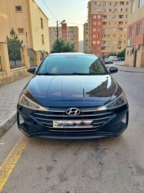 Hyundai Elantra: 2 l 2019 il Sedan — Qobu