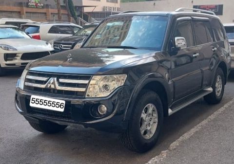 Mitsubishi Pajero (4-cü nəsil) tam ölçülü off-road SUV. Qaraj — Bakı