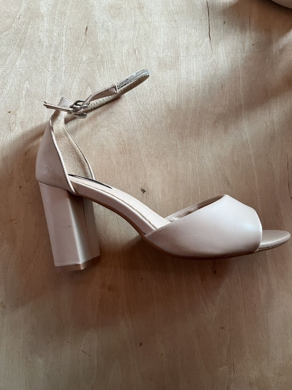 Qadın üçün açıq burunlu sandal – bej rəng - Brend: Bifriss (etiketdə — Sandal, Biləsuvar (2)