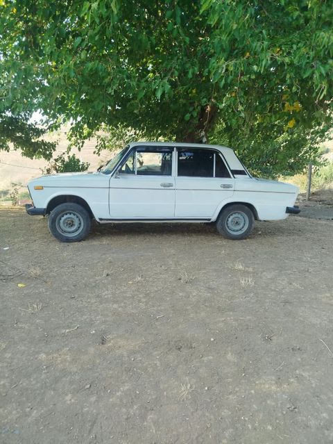 VAZ 2106 sedan – ağ rəng, 4 qapı, arxa ötürücülü klassik model — Yardımlı