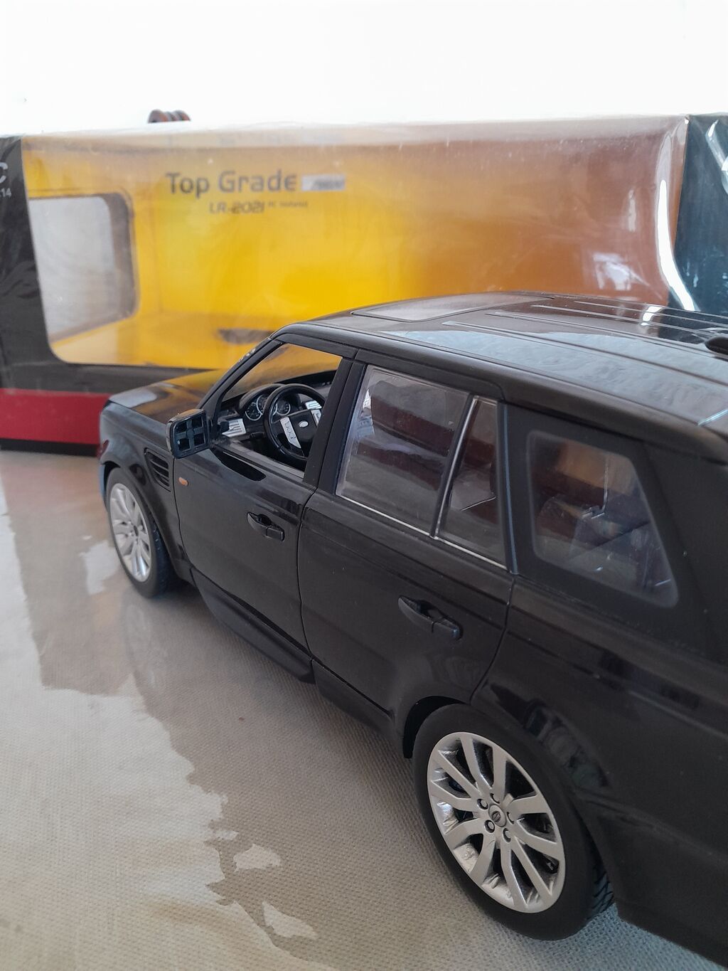 Range rover 1:14 ölcudur. Plastikdir, evveler pultu masin olub — Modellar, Bakı (5)