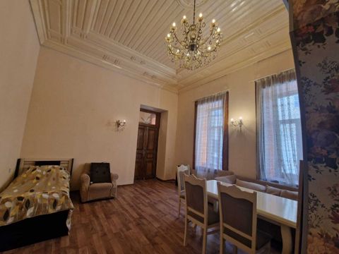İcarəyə verilir 2 otaqlı köhnə tikili 60 m² — Bakı