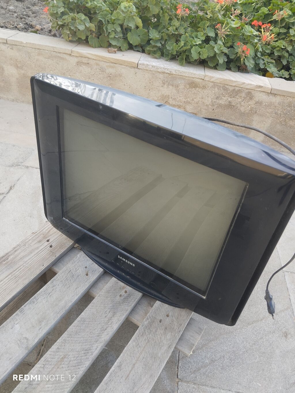 Samsung kineskop televizor - Ekran: təxminən 21–25 düym əyilmiş — Televizorlar, Digah (2)
