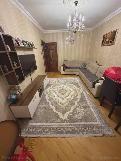 Satılır 3 otaqlı Mənzil Köhnə tikili 80 m² Bakı, Xətai r., Həzi Aslanov — Hüseyn — Батир