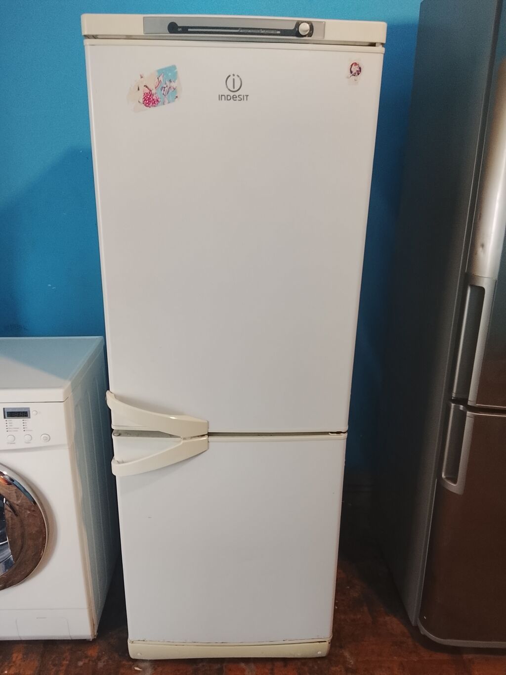 Indesit iki qapılı soyuducu - Brend və model: Indesit (üst kamera — Soyuducular, Gəncə