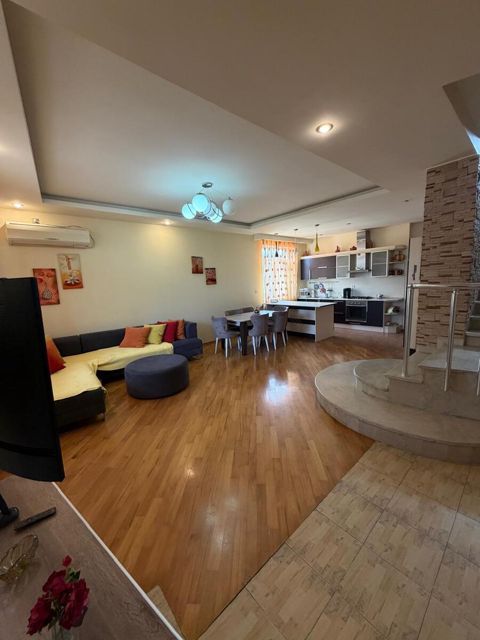 Satılır 6 otaqlı həyət evi/bağ evi 330 m² — Bakı