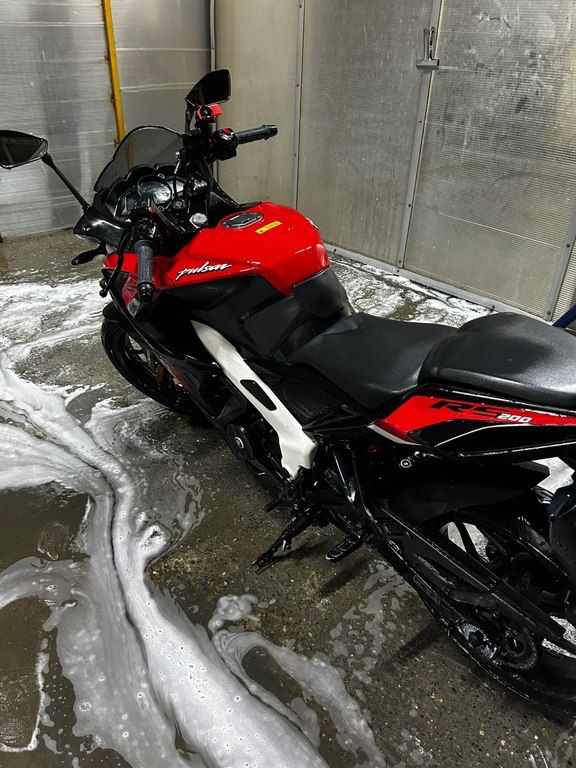 Bajaj Pulsar RS 200, 200 sm3, 2022 il, 21 000 km — Motosikletlər, Bakı (3)