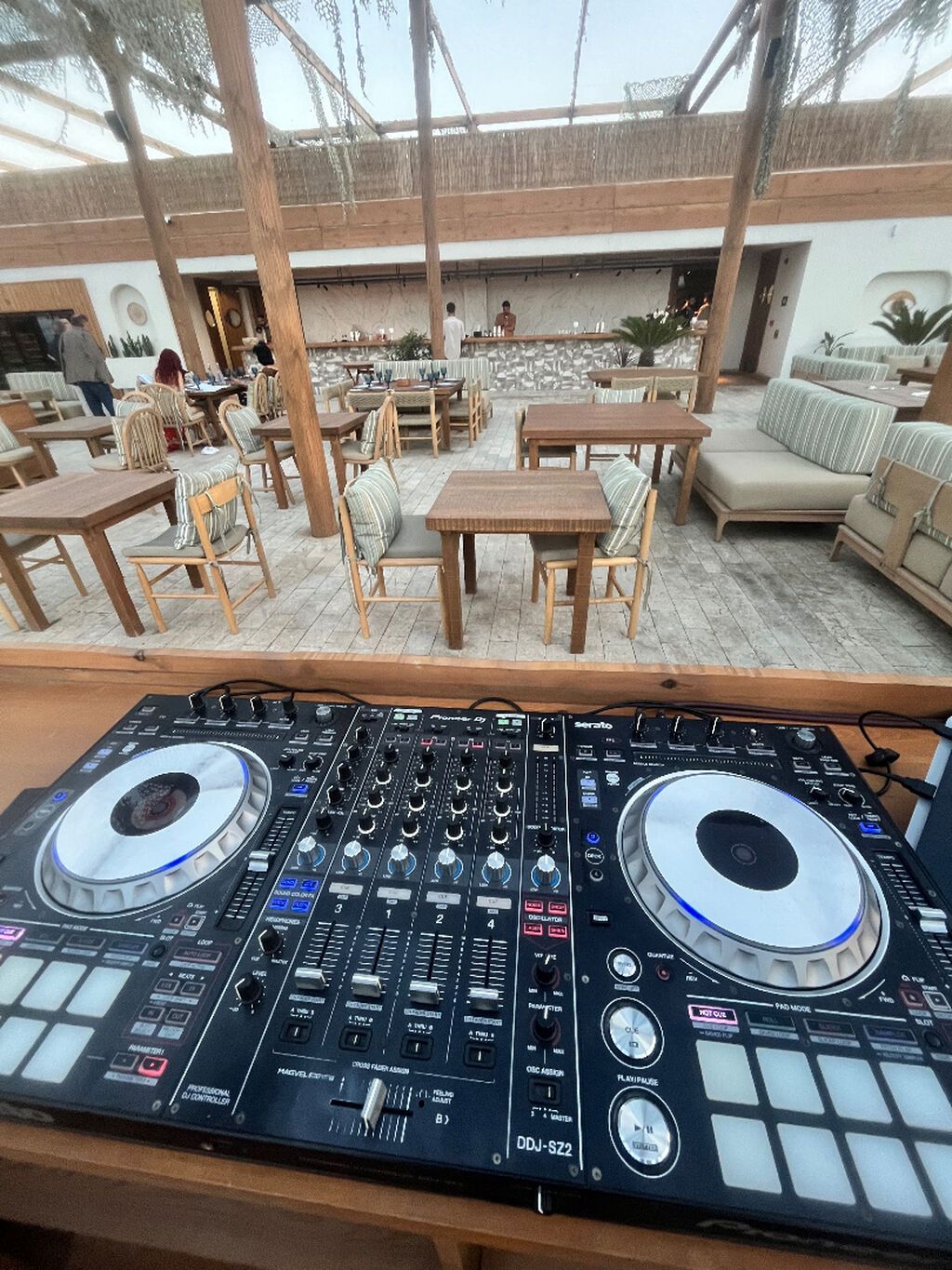Pioneer DJ DDJ‑SZ2 DJ kontroleri satılır. Əsas xüsusiyyətlər: - 4 — Studiya və konsert üçün, Bakı (5)