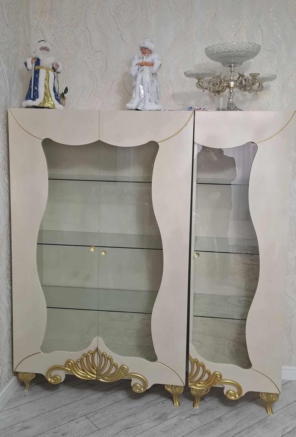 Servant və ya Qorka, Stenka) TV stend satılır. Səliqəli — Qonaq otağı üçün, Masazır