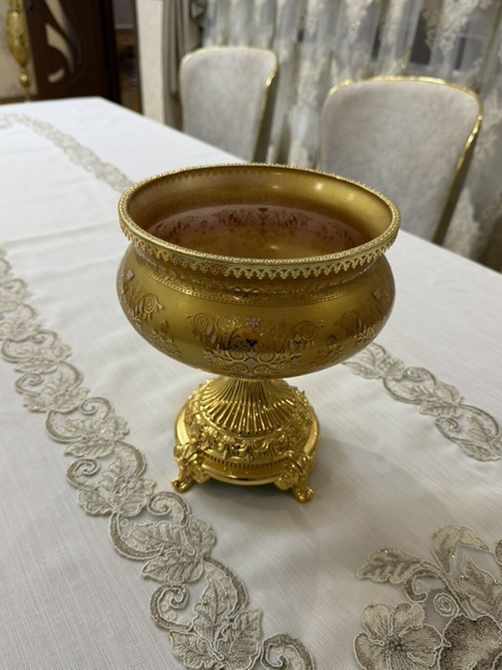 Qızılı dekorativ qablar dəsti – 3 ədəd Təsvir: - Klassik üslubda — Süfrə qabı, Gəncə (2)