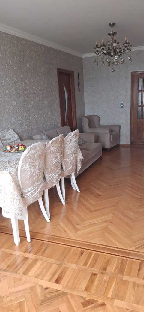 Satılır 4 otaqlı köhnə tikili 100 m² — Bakı