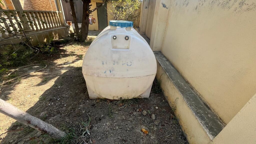 Bak, Plastik, 2000 l l, İşlənmiş, Ünvandan götürmə — Su çənləri, kanisterləri, bochkalar, Bakı (5)