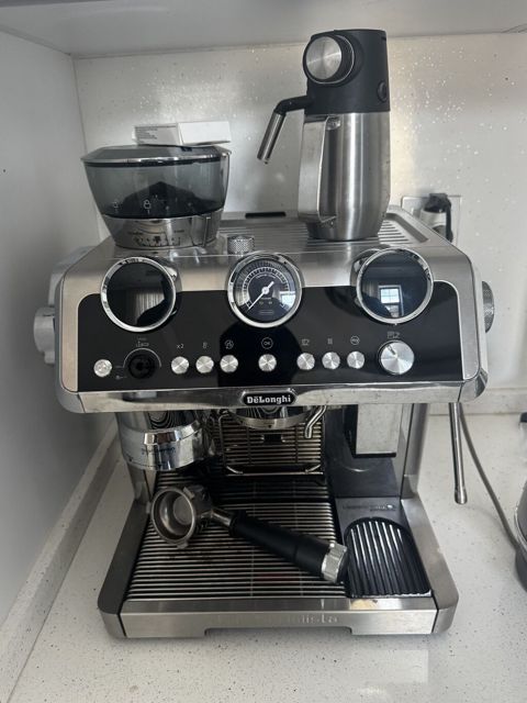 Qəhvə maşını Delonghi, Yarımavtomat, Üyüdücü ilə, Yeni — Bakı
