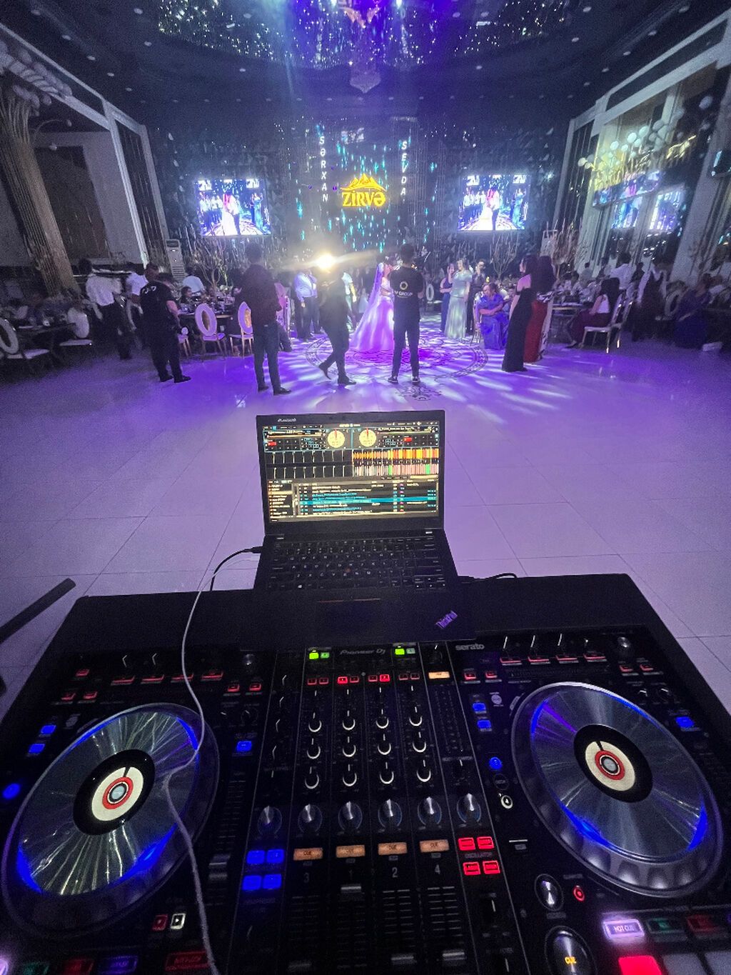 Pioneer DJ DDJ‑SZ2 DJ kontroleri satılır. Əsas xüsusiyyətlər: - 4 — Studiya və konsert üçün, Bakı (4)