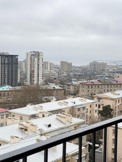 Satılır 3 otaqlı yeni tikili 150 m² — Bakı
