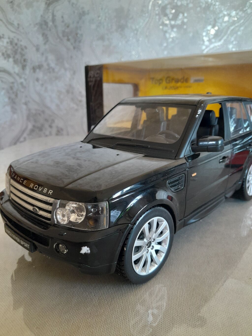 Range rover 1:14 ölcudur. Plastikdir, evveler pultu masin olub — Modellar, Bakı (7)