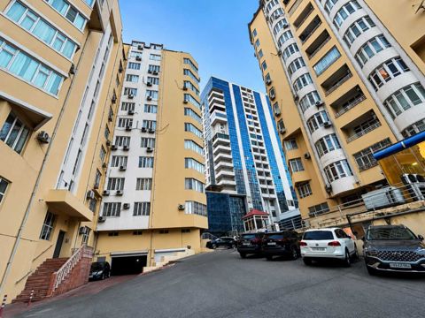Satılır 4 otaqlı yeni tikili 175 m² — Bakı
