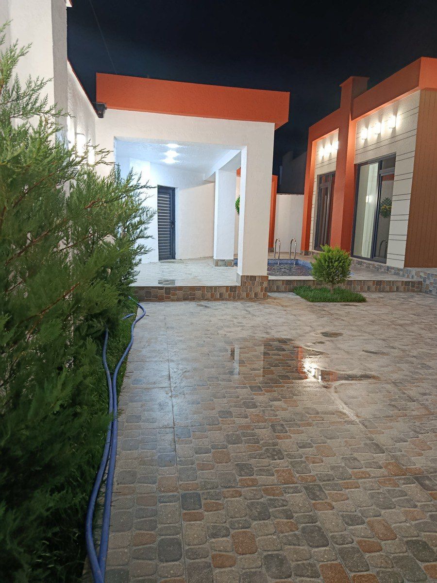 Satılır 4 otaqlı həyət evi/bağ evi 130 m² — Ev, villa, Bakı (2)