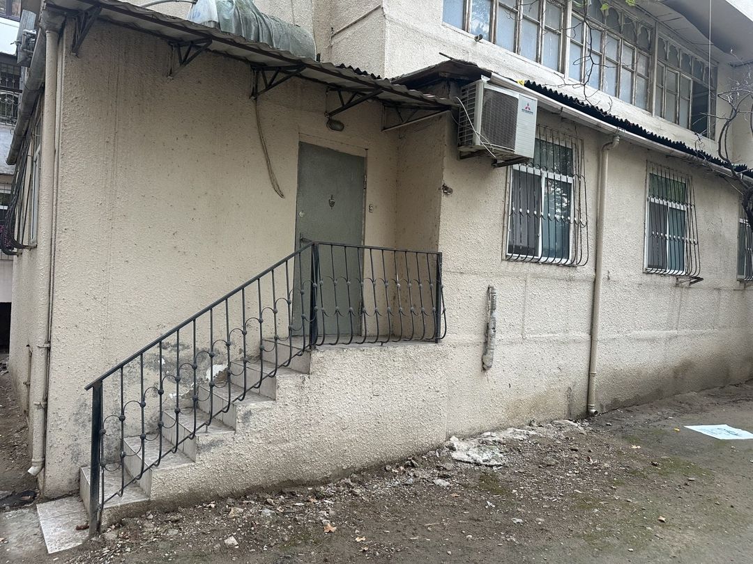 Satılır 4 otaqlı köhnə tikili 100 m² — Mənzil, Bakı (2)