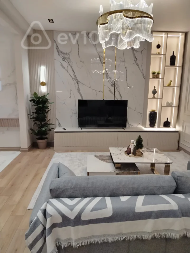 3 otaqlı mənzil, 110 m², Istiqlaliyyat kucesi — kirayə — Bakı