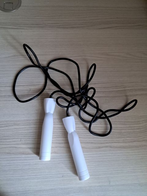 Təlim üçün sürətli ip (jump rope) - Qara vinil/silikon tipli möhkəm — Bakı