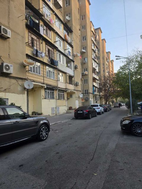 Satılır 3 otaqlı köhnə tikili 66 m² — Bakı