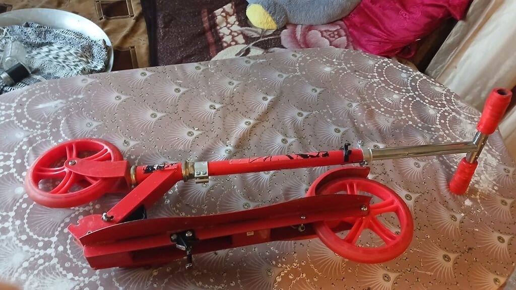 Qırmızı şəhər skuter - Rəng: qırmızı - Təkərlər: iri diametrli — Mopedlər və skuterlər, Bakı (5)