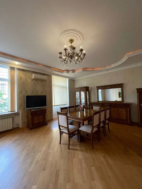 İcarəyə verilir 2 otaqlı köhnə tikili 80 m² — Bakı