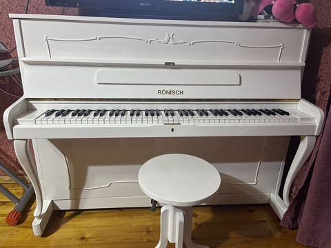 Rönisch upright pianino – klassik dizaynlı, ağ rəngli korpus — Digah