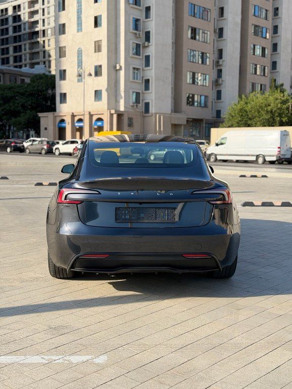 Tesla Model 3, 60 kWh, 2024 il, 15 000 km 77-TU-454 — Avtomobillər, Bakı (4)