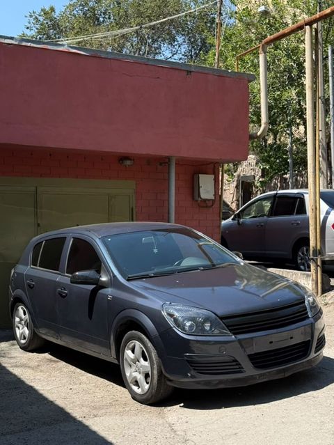 Opel Astra H – 5 qapılı hetçbek - Kuzov: hetçbek, tünd boz rəng — Masazır