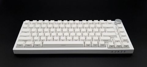 75% ölçüdədir. Mavi switch-dir. Tək rəng arxa işığı müxtəlif — Bakı