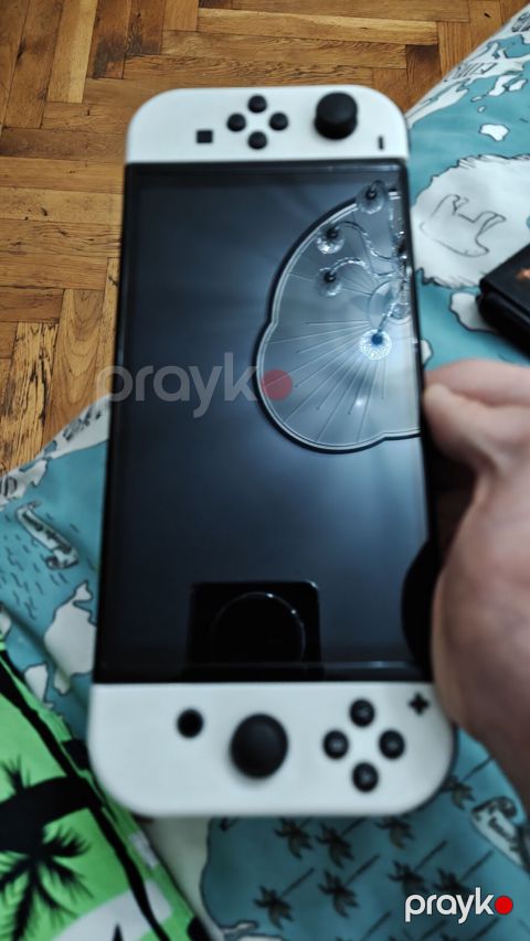 ÇOX Tecılı Satılır Oxuyun Nintendo Switch OLED (ağ Joy-Con-larla) — Bakı