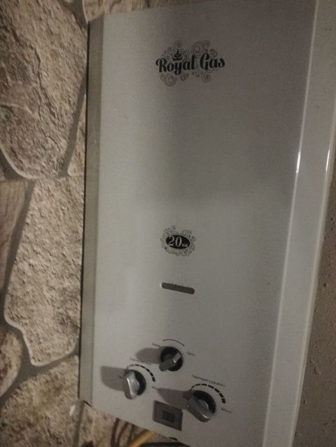 Royal Gas divar tipli qazla işləyən su qızdırıcısı (geyzer) - Güc: 20 — Digah