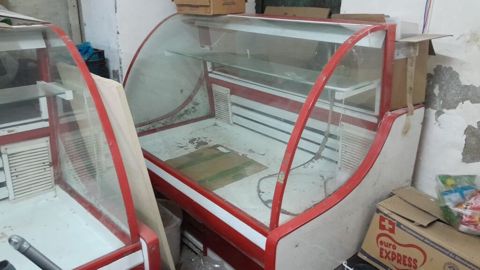 Vitrin soyuducu satilir 490azn. Unvan Sumqayit Nigaz — Bakı